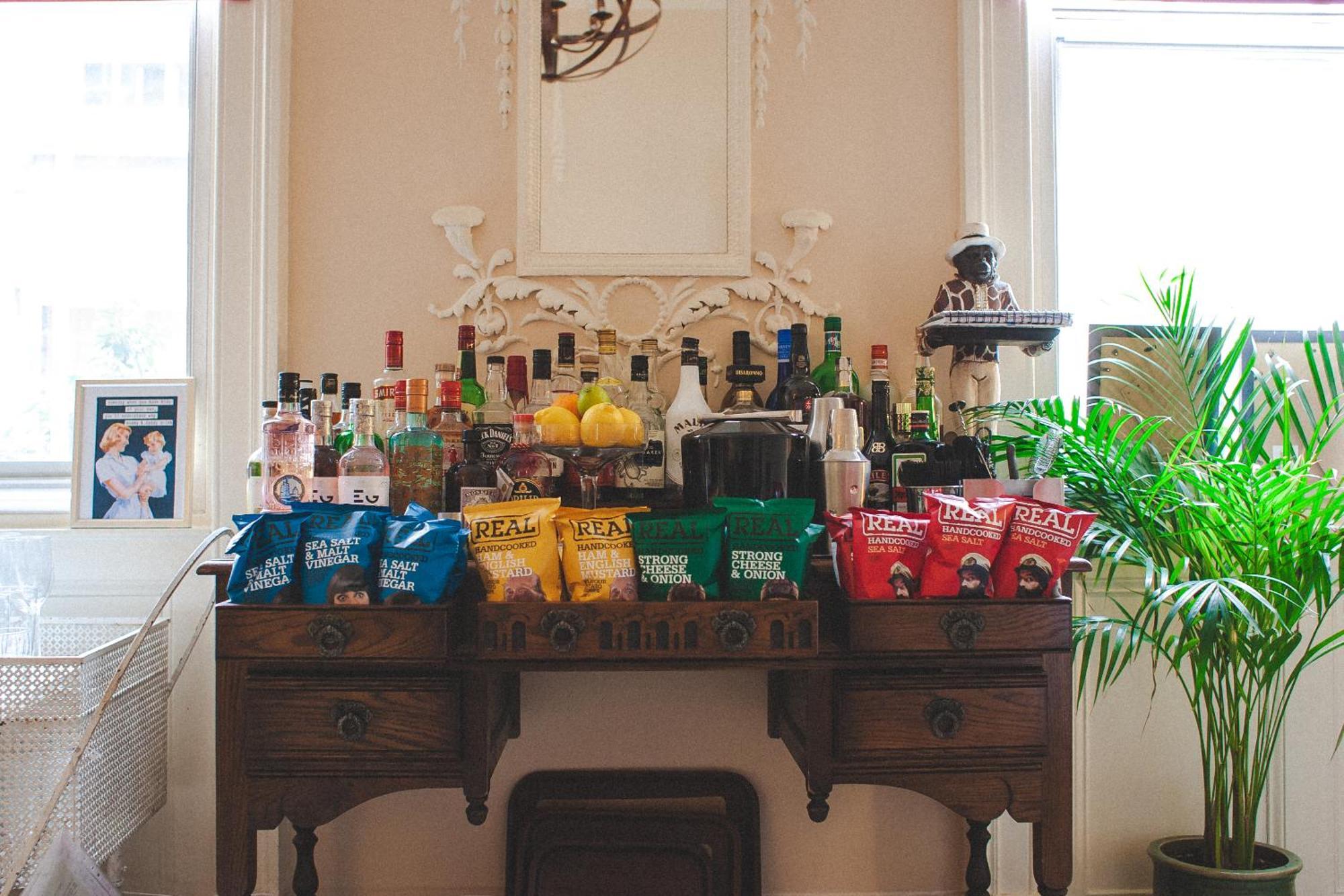 Bed and Breakfast Darwin'S Townhouse Шрусбери Экстерьер фото A wet bar