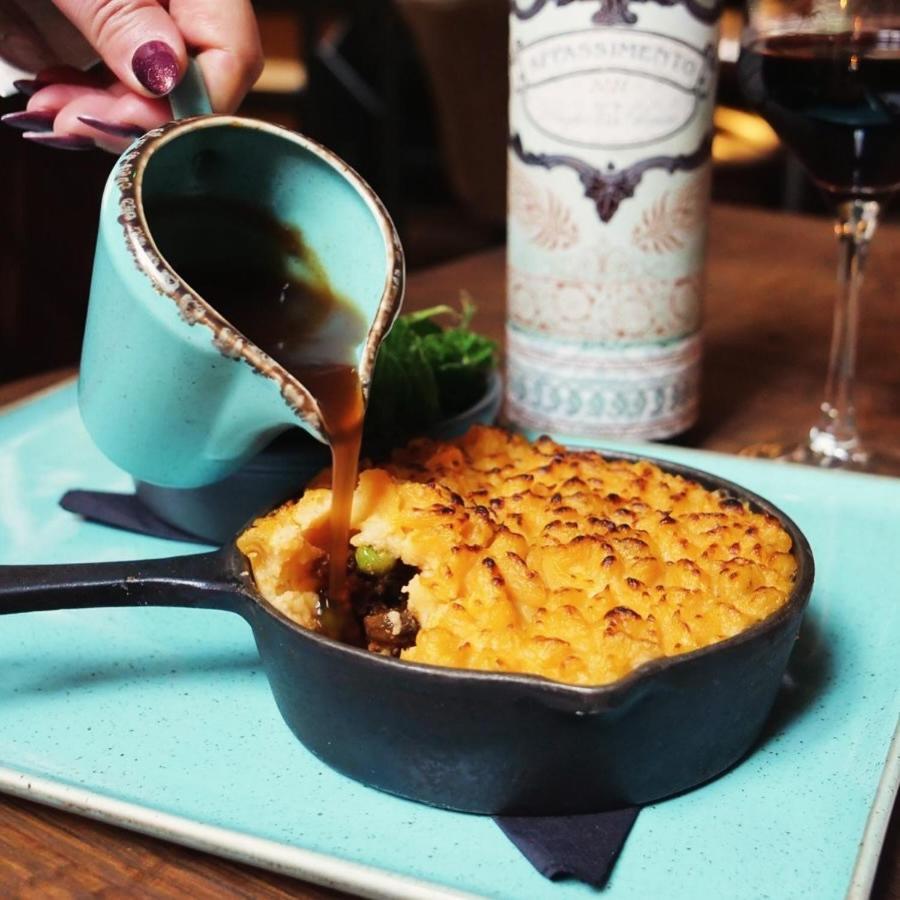 Bed and Breakfast Darwin'S Townhouse Шрусбери Экстерьер фото Shepherd's pie