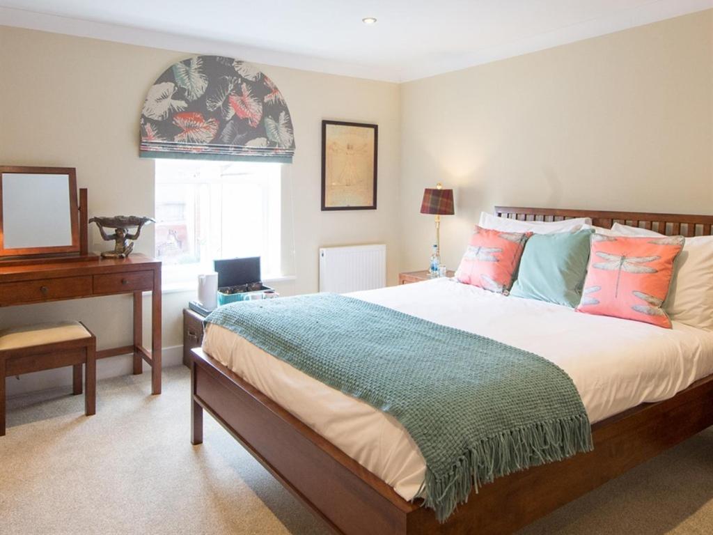 Bed and Breakfast Darwin'S Townhouse Шрусбери Номер фото A bedroom at The Old Vicarage