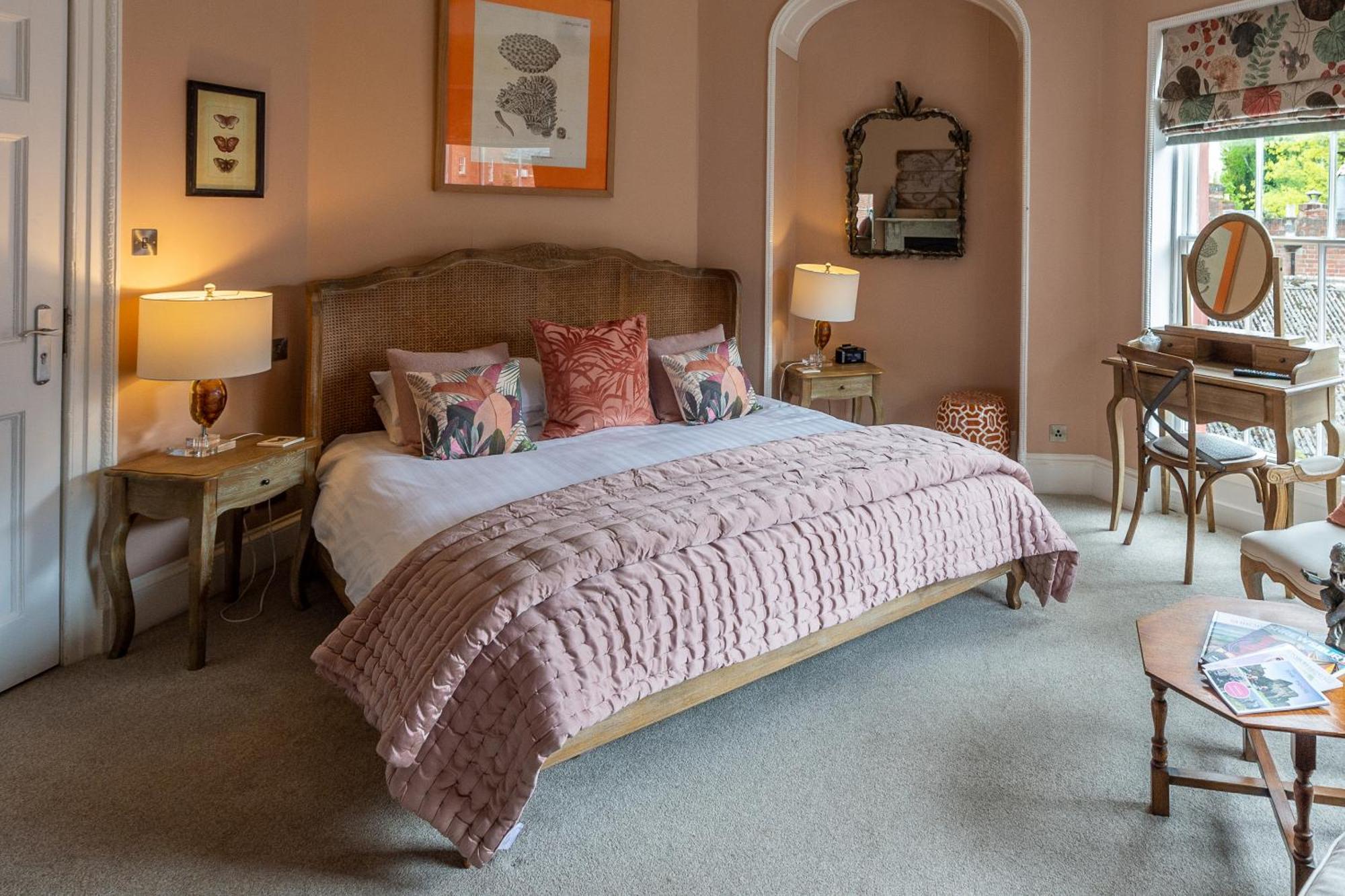 Bed and Breakfast Darwin'S Townhouse Шрусбери Номер фото A bedroom at The Old parsonage